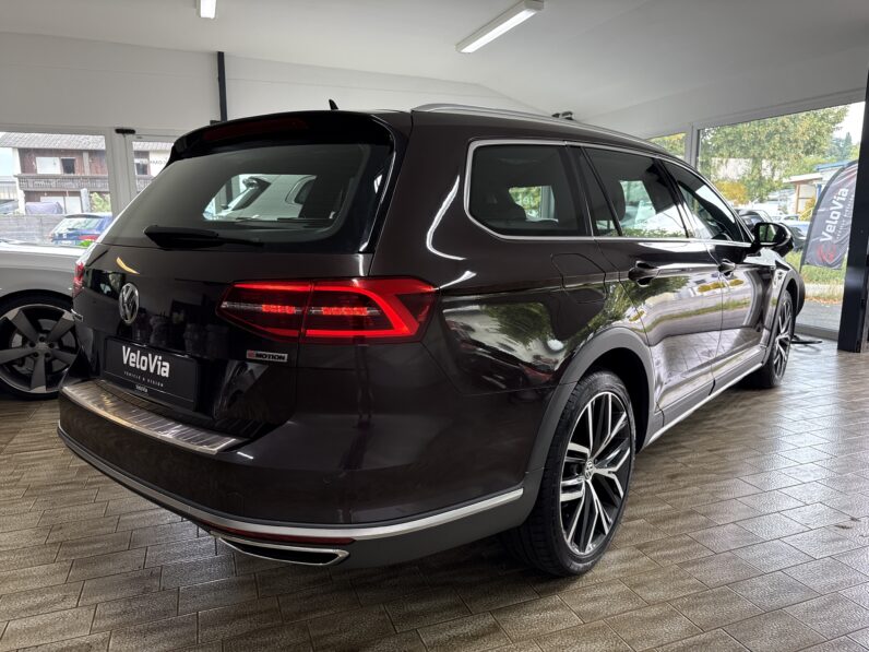 
								Volkswagen Passat Variant Alltrack 4Motion/Panorama/AHK/LED full									
