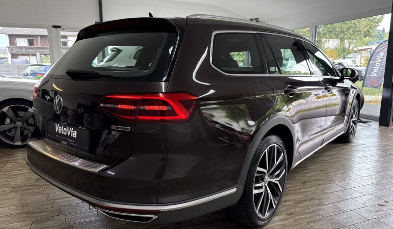 
								Volkswagen Passat Variant Alltrack 4Motion/Panorama/AHK/LED full									