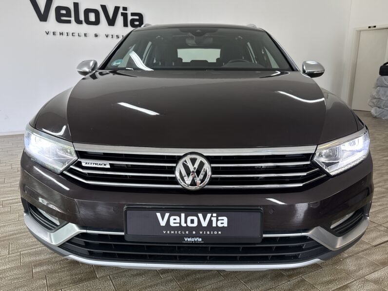 
								Volkswagen Passat Variant Alltrack 4Motion/Panorama/AHK/LED full									