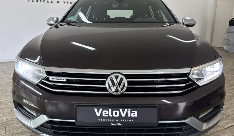 
								Volkswagen Passat Variant Alltrack 4Motion/Panorama/AHK/LED full									