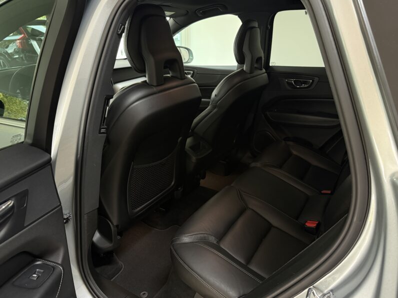 
								Volvo XC60 Inscription AWD/Massage/Sitzbel./Kamera/AHK full									